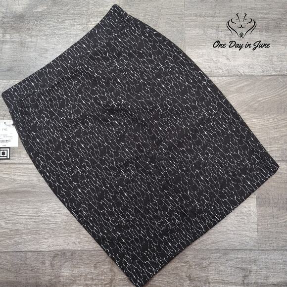 Liz Claiborne Career Petite Pull On Skirt Size PS - Picture 5 of 5